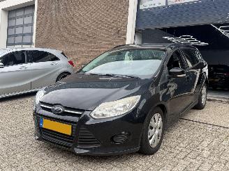 Vaurioauto  passenger cars Ford Focus Wagon 1.6 TDCI 2011/8