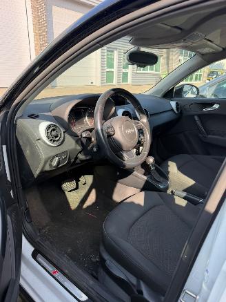 Audi A1 1.6TDI S-LINE AUTOMAAT picture 6
