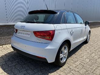 Audi A1 1.0 TFSI Adrenalin Airco, PDC Achter, Stoelverwarming picture 4