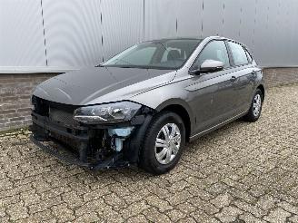 krockskadad bil auto Volkswagen Polo Trendline PDC, Navi ,Airco, Cruise 2017/11