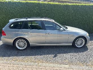 BMW 3-serie 320i Touring picture 3