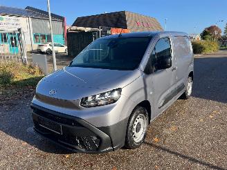 krockskadad bil auto Toyota ProAce City 2025/8