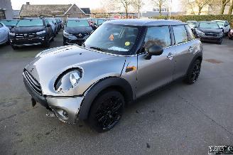 krockskadad bil auto Mini One 1.5D 2018/7