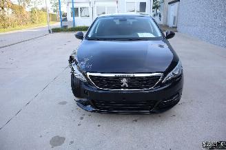 Vaurioauto  passenger cars Peugeot 308 1.2 BENZ 2021/1