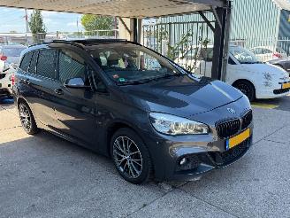 uszkodzony samochody osobowe BMW 2-serie 220i M PERFORMANCE PANO XENON 7 PERSOONS 2016/11