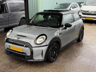 Unfallwagen Mini Electric 33kwh Xenon Led Pano Harman Kardon FULL ! NAP 2022/9