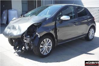 krockskadad bil auto Peugeot 208 II SIGNATURE 2019/8