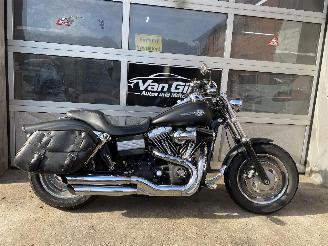 Vaurioauto  motor cycles Harley-Davidson Dyna Fat bob 5HD 2010/4