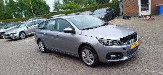 Unfallwagen Peugeot 308 1.2i 5drs  110pk navi 2021/9