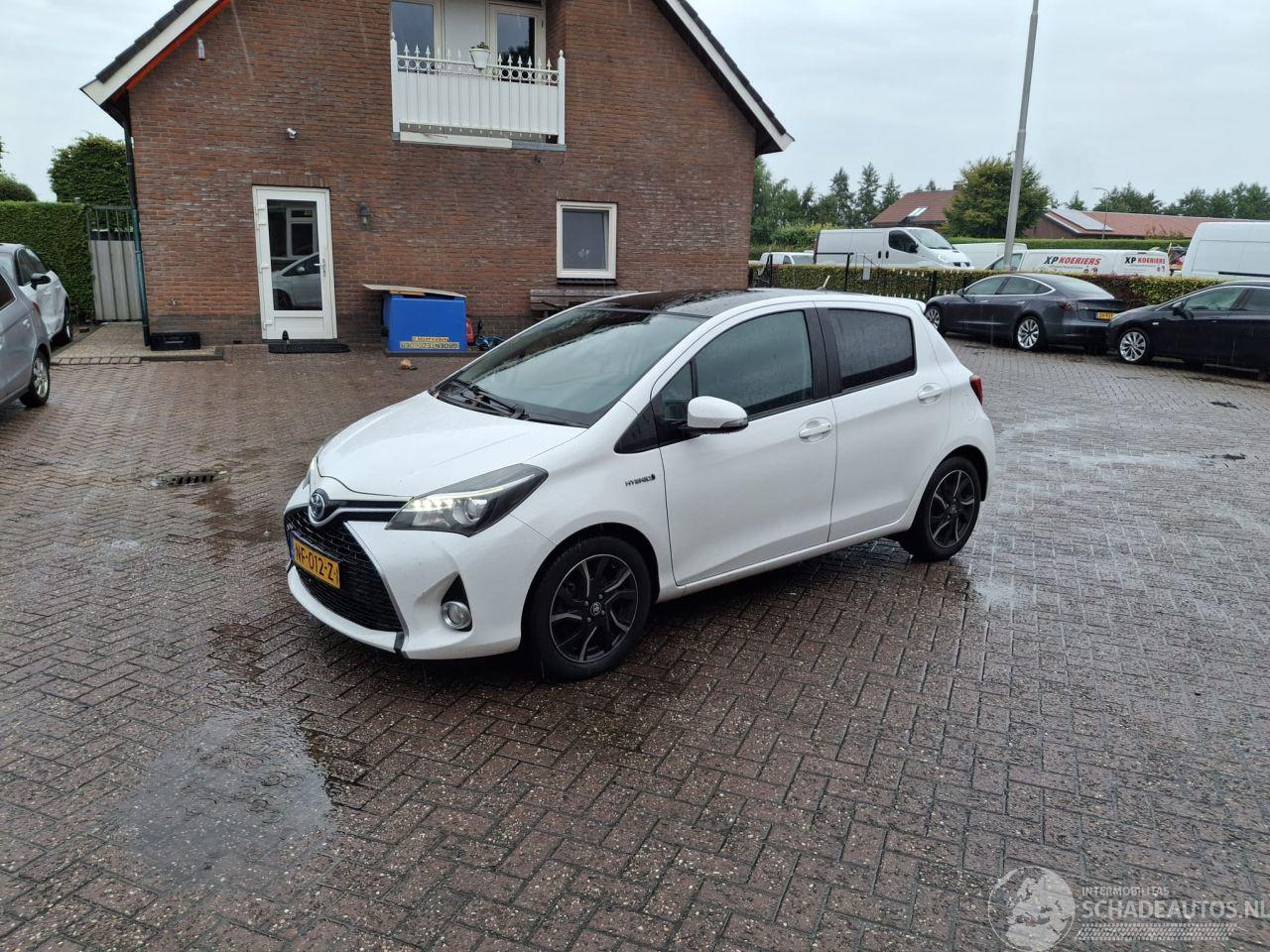 Toyota Yaris 1.5 hybrid navi pano