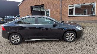 Damaged car Volvo S-60 1.6 diesel  navi clima 2012/3