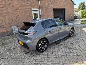 Schadeauto Peugeot 208 hybrid  100 dcs6 allure  80kw  navi 2024/11