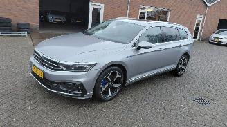 Schadeauto Volkswagen Passat 1.4 tsi hybrid pano    navi clima 2020/10