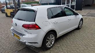 Vaurioauto  passenger cars Volkswagen Golf 1.5 tsi  131pk automaat  navi 2018/8