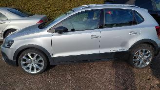 Unfallwagen Volkswagen Polo 1.2 tsi AUTOMAAT  90PK   NAVI CLIMA 2016/9
