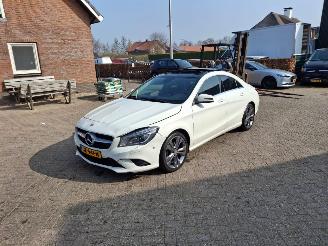 damaged passenger cars Mercedes Cla-klasse 180  1.6i  122pk pano navi  clima 2014/9