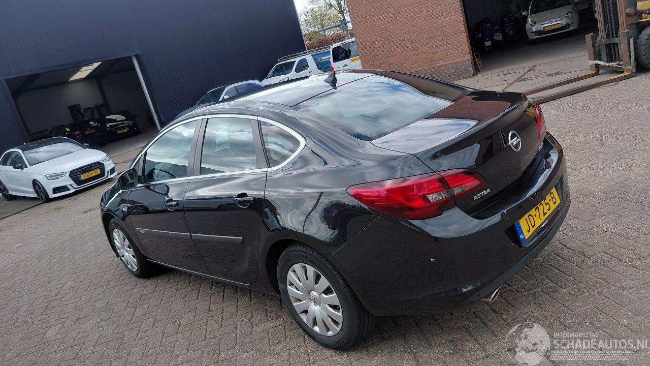 Opel Astra 1.4i automaat    navi 140pk