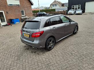 Mercedes B-klasse 180 1.6i  90kw pano navi picture 7