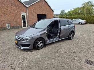 Mercedes B-klasse 180 1.6i  90kw pano navi picture 3