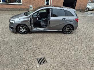 Mercedes B-klasse 180 1.6i  90kw pano navi picture 2