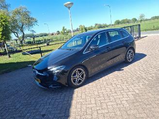 Schadeauto Mercedes B-klasse 180d  116pk navi clima amg uitvoering 2019/8
