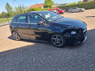 Voiture accidenté Mercedes B-klasse 180d  116pk navi clima amg uitvoering 2019/8