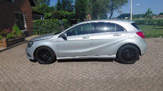 Voiture accidenté Mercedes A-klasse 180  navi  clima  1.6i 122pk 2014/5