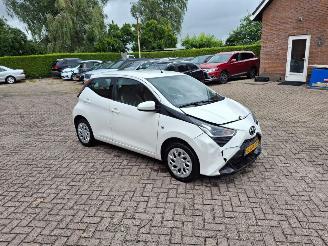 Toyota Aygo 1.0 vvti x play   navi  cruiscontral airco picture 6