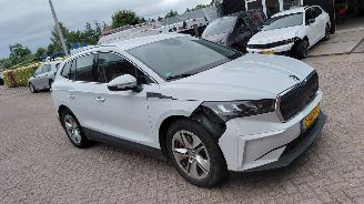 Unfallwagen Skoda Enyaq 204pk   clima navi    80kw accu 2022/2