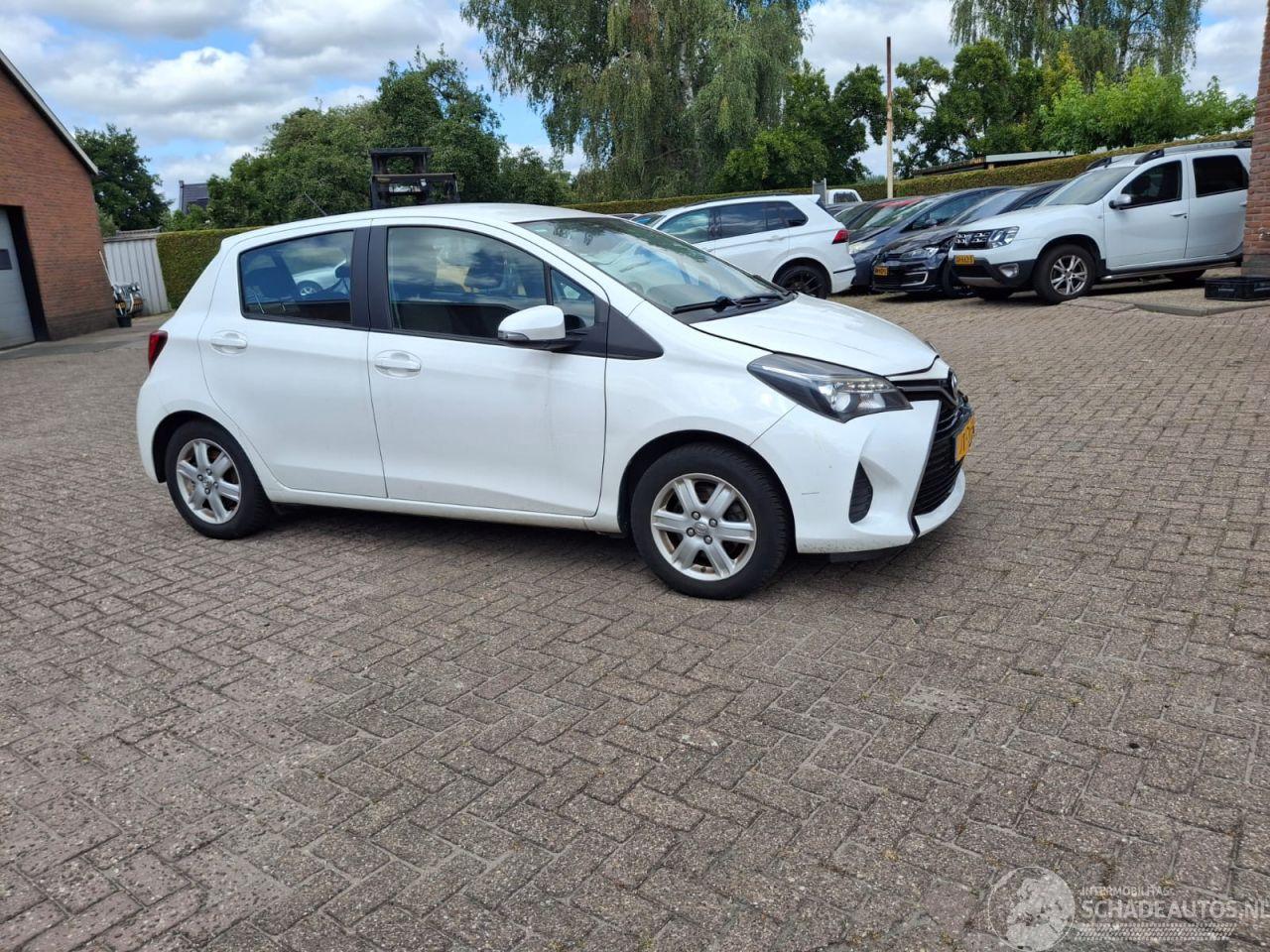 Toyota Yaris 1.5 hybrid navi clima