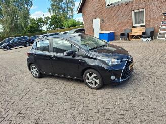 Schadeauto Toyota Yaris 1.5 hybrid  clima navi 2016/12