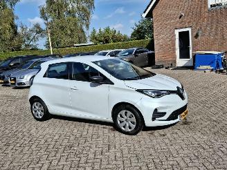 Damaged car Renault Zoé r110  109pk   airco  navi   incl accu   52kwh 2021/12