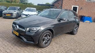 Vaurioauto  passenger cars Mercedes GLC 300e hybrid  211pk  navi clima leer amg line 2021/10
