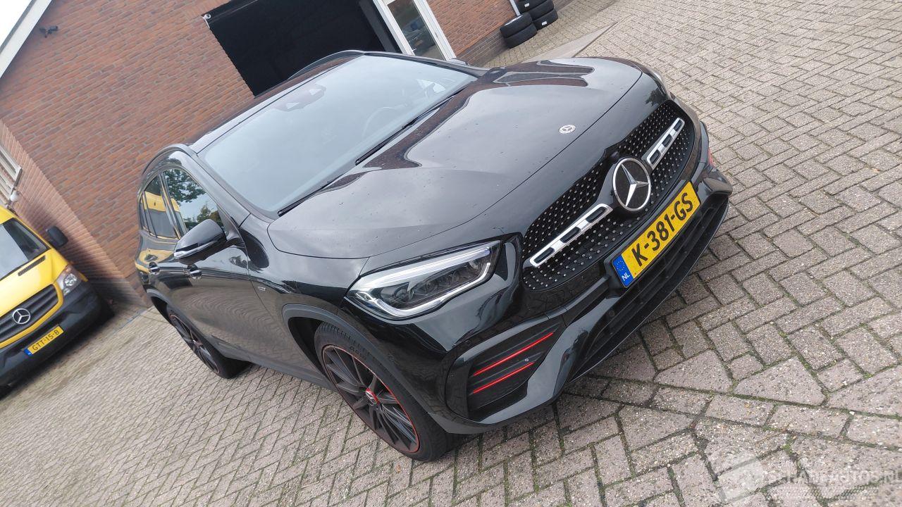 Mercedes GLA 250 amgline pano  2.0i  224pk  navi