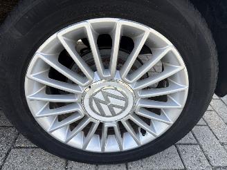 Volkswagen Up! 1.0 HIGH UP! LICHTE RIJDBARE SCHADE! BOUWJAAR 2013 2800 EURO picture 8