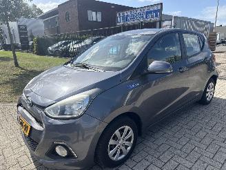 Coche accidentado Hyundai I-10 i 10 i-MOTION AIRCO CLIMAT BOUWJAAR 2013 97000 KM RIJDBAAR 2795 2013/10