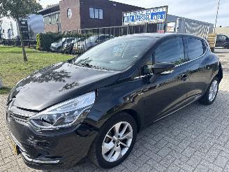 Unfallwagen Renault Clio 0.9 LIMITED RIJDBARE SCHADE! 113117 KM BOUWJAAR 2018 6150 EURO 2018/3