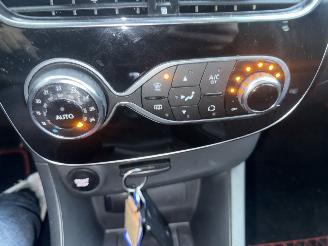 Renault Clio 0.9 TCE ICONIC LICHTE RIJDBARE SCHADE! BOUWJAAR 2017 6750 EURO picture 14