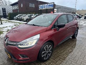 Auto incidentate Renault Clio 0.9 TCE ICONIC LICHTE RIJDBARE SCHADE! BOUWJAAR 2017 6750 EURO 2017/3