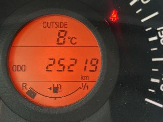 Peugeot 108 1.0e VTI ALLURE LICHTE SCHADE BOUWJAAR 2022  6999 EURO VAST picture 13