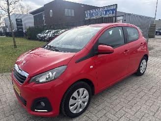 Damaged car Peugeot 108 1.0 e-VTi ACTIVE 49310 KM LICHTE SCHADE! BOUWJAAR 2015 4850 EURO 2015/4