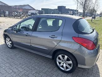 Peugeot 308 1.6 VTI NAVI LICHTE SCHADE! BOUWJAAR 2011 199000KM  1250 EURO picture 2