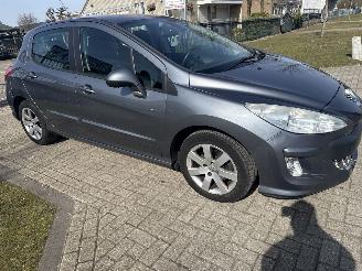 Peugeot 308 1.6 VTI NAVI LICHTE SCHADE! BOUWJAAR 2011 199000KM  1250 EURO picture 5