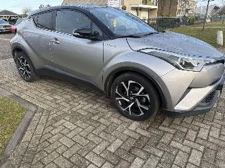 Vaurioauto  passenger cars Toyota C-HR 1.8 HYBRID ADVENTURE RIJDBARE ZIJSCHADE! 2017  10950 EURO VAST 2017/9