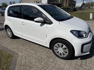Volkswagen Up! 1.0 UP! LICHTE SCHADE! 2e EIGENAAR BOUWJAAR 2019  5450 EURO picture 5
