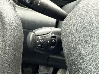 Citroën C3 picasso 1.4 VTi AURA LICHTE SCHADE! 95056 KM NAP BOUWJAAR 2010 2200 EURO picture 13