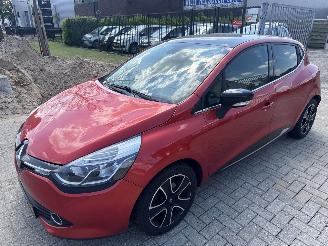 škoda osobní automobily Renault Clio 0.9 TCE DYNAMIQUE LICHTE SCHADE!  BOUWJAAR 2015  4850 EURO 2015/4