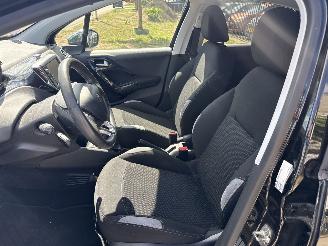 Peugeot 208 1.2 PURETECH STYLE LICHTE SCHADE! 99065 NAP 2015  2650 EURO picture 9