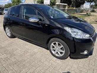 Peugeot 208 1.2 PURETECH STYLE LICHTE SCHADE! 99065 NAP 2015  2650 EURO picture 5