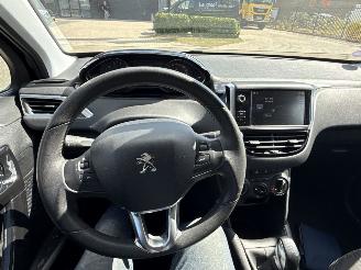 Peugeot 208 1.2 PURETECH STYLE LICHTE SCHADE! 99065 NAP 2015  2650 EURO picture 12